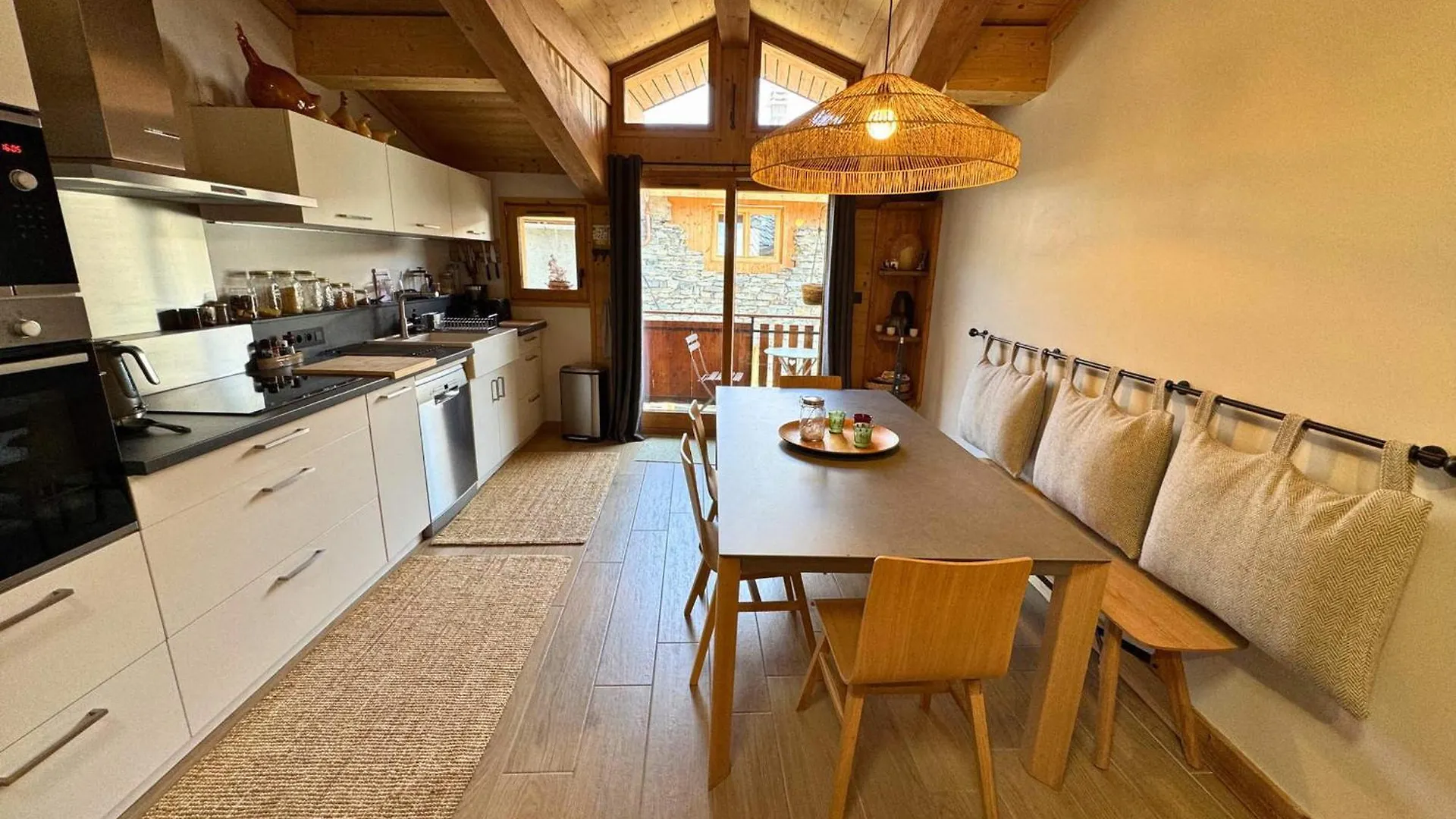 Charmante Maison De Village Renovee 4 Pieces, 3 Niveaux, 80M², 6 Pers, A St Marcel, Proche Pistes Ski. - Fr-1-452-381 Saint-Marcel  Holiday home Saint-Marcel (Savoie)